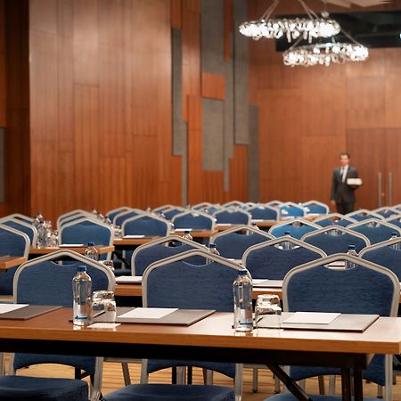 Radisson Blu Hotel Istanbul Asia ภายนอก รูปภาพ The conference room of the European University