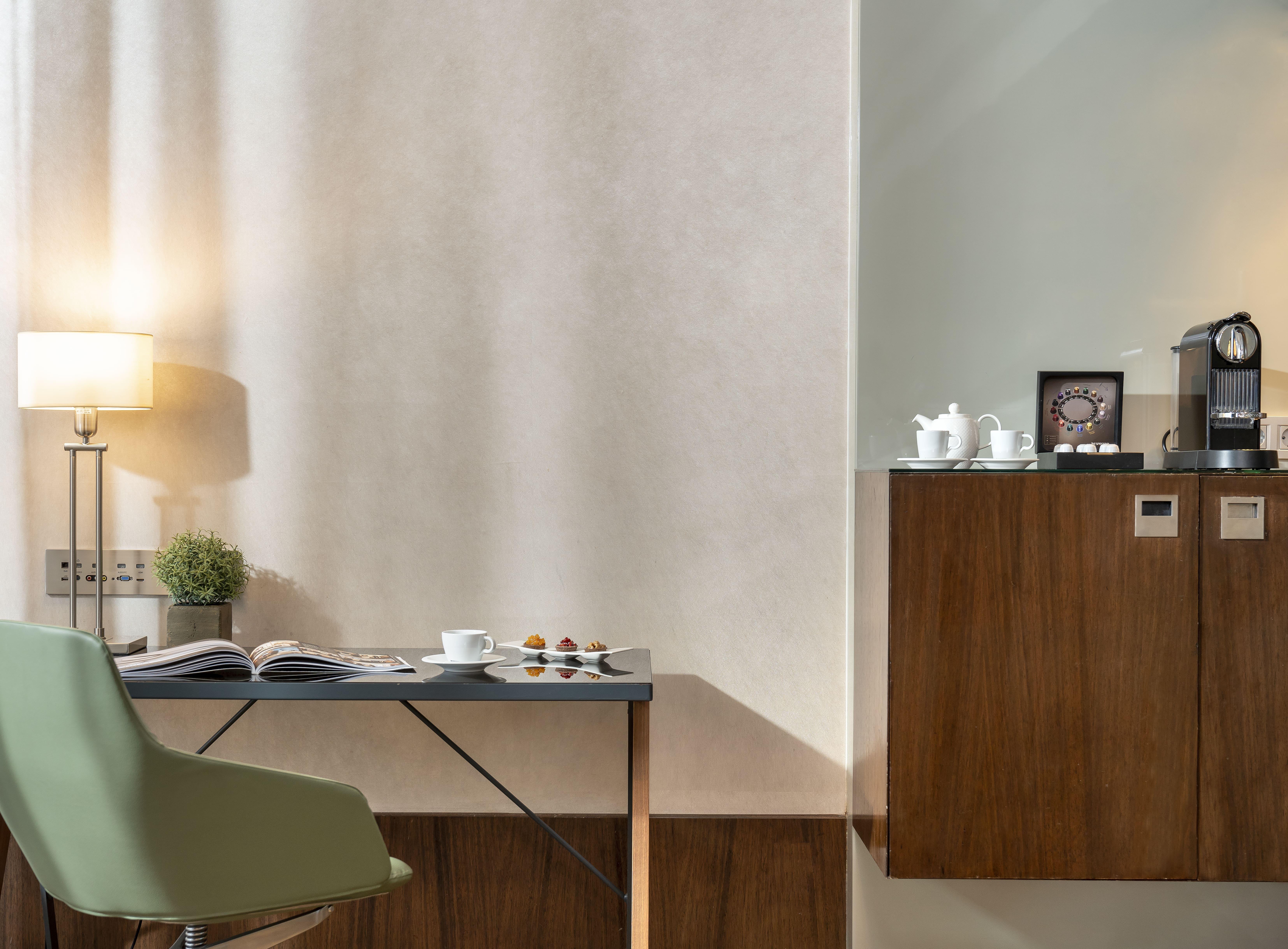 Radisson Blu Hotel Istanbul Asia ภายนอก รูปภาพ A Nespresso machine in a hotel room