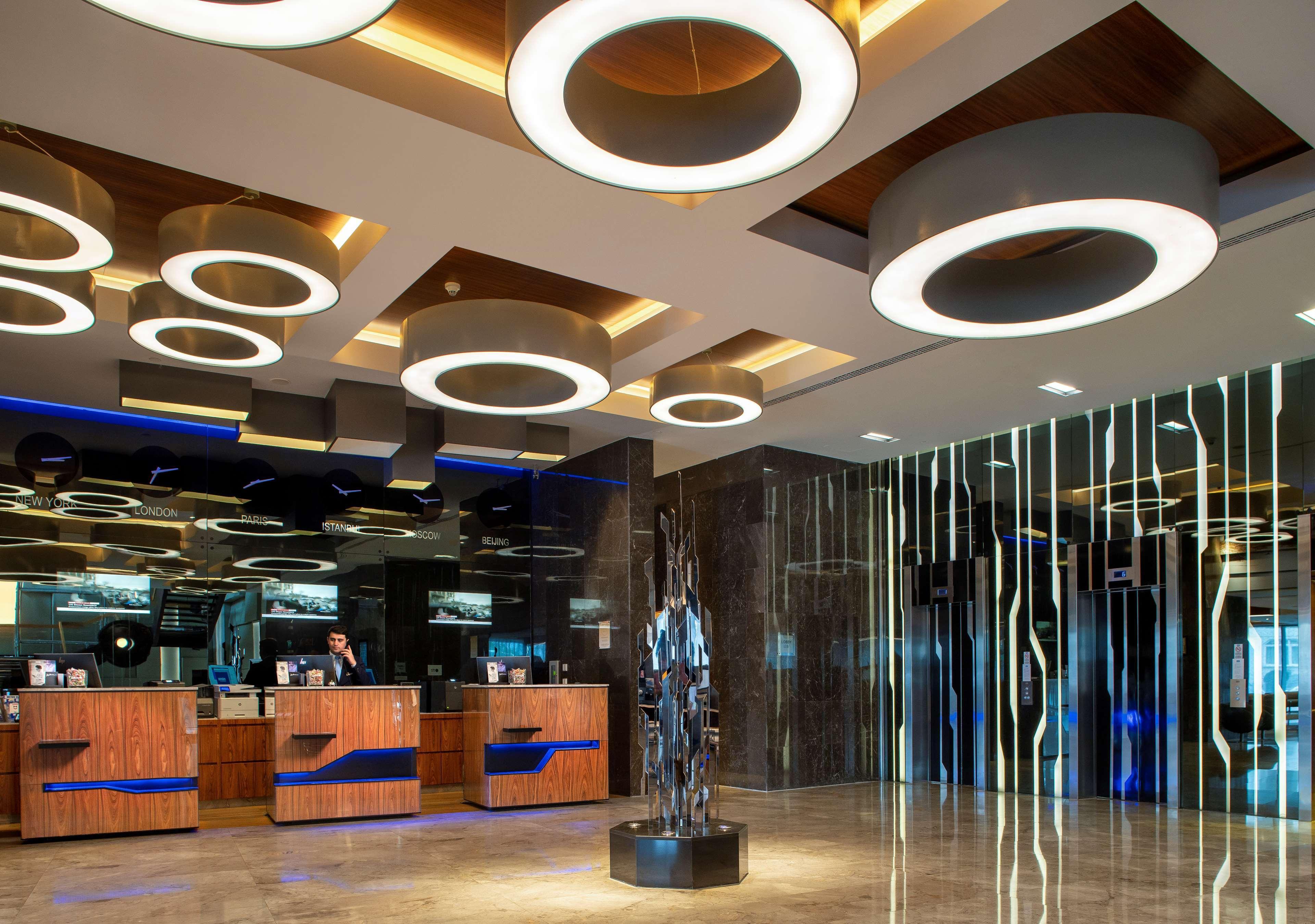 Radisson Blu Hotel Istanbul Asia ภายนอก รูปภาพ The lobby of the hotel