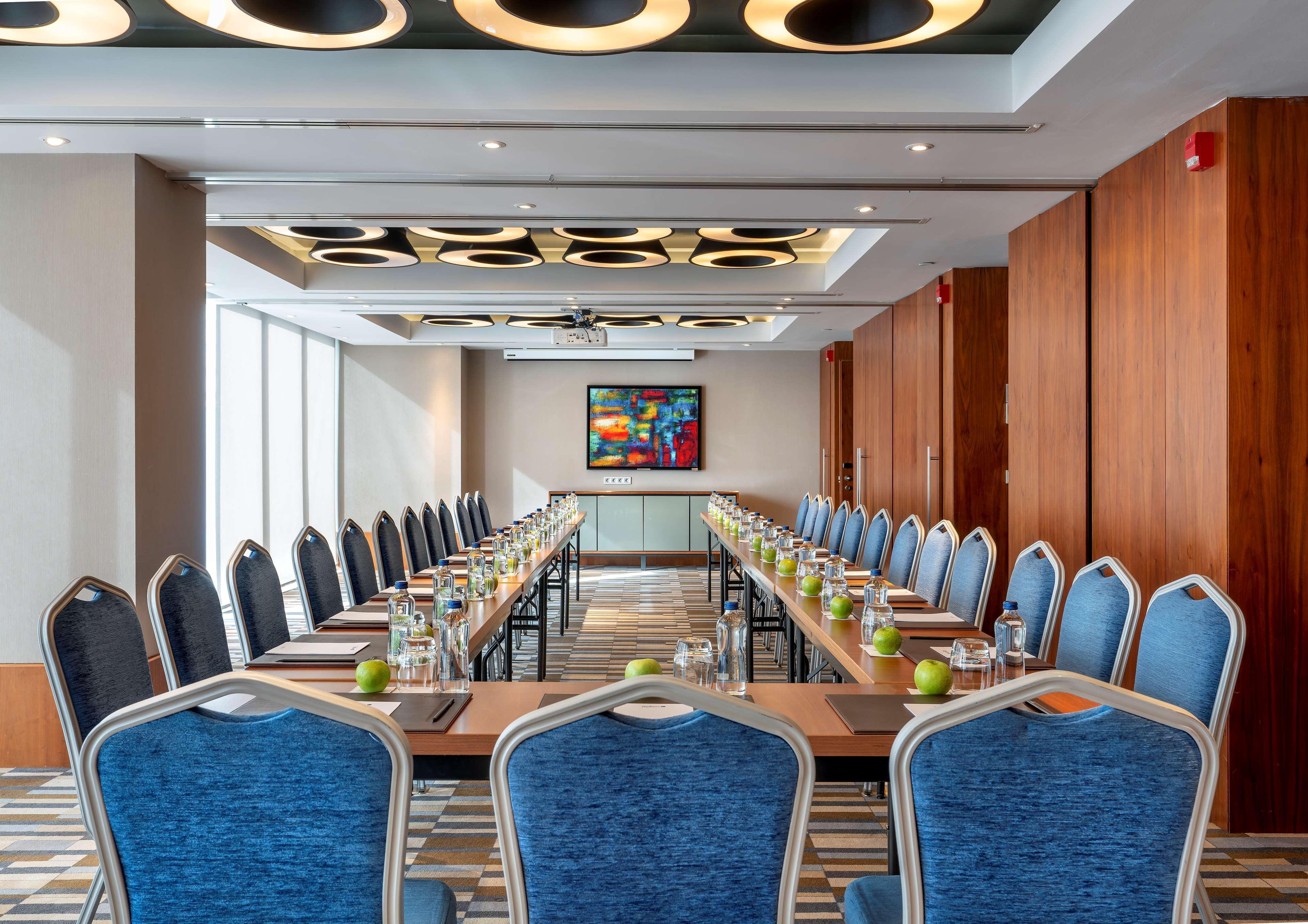 Radisson Blu Hotel Istanbul Asia ภายนอก รูปภาพ Meeting room