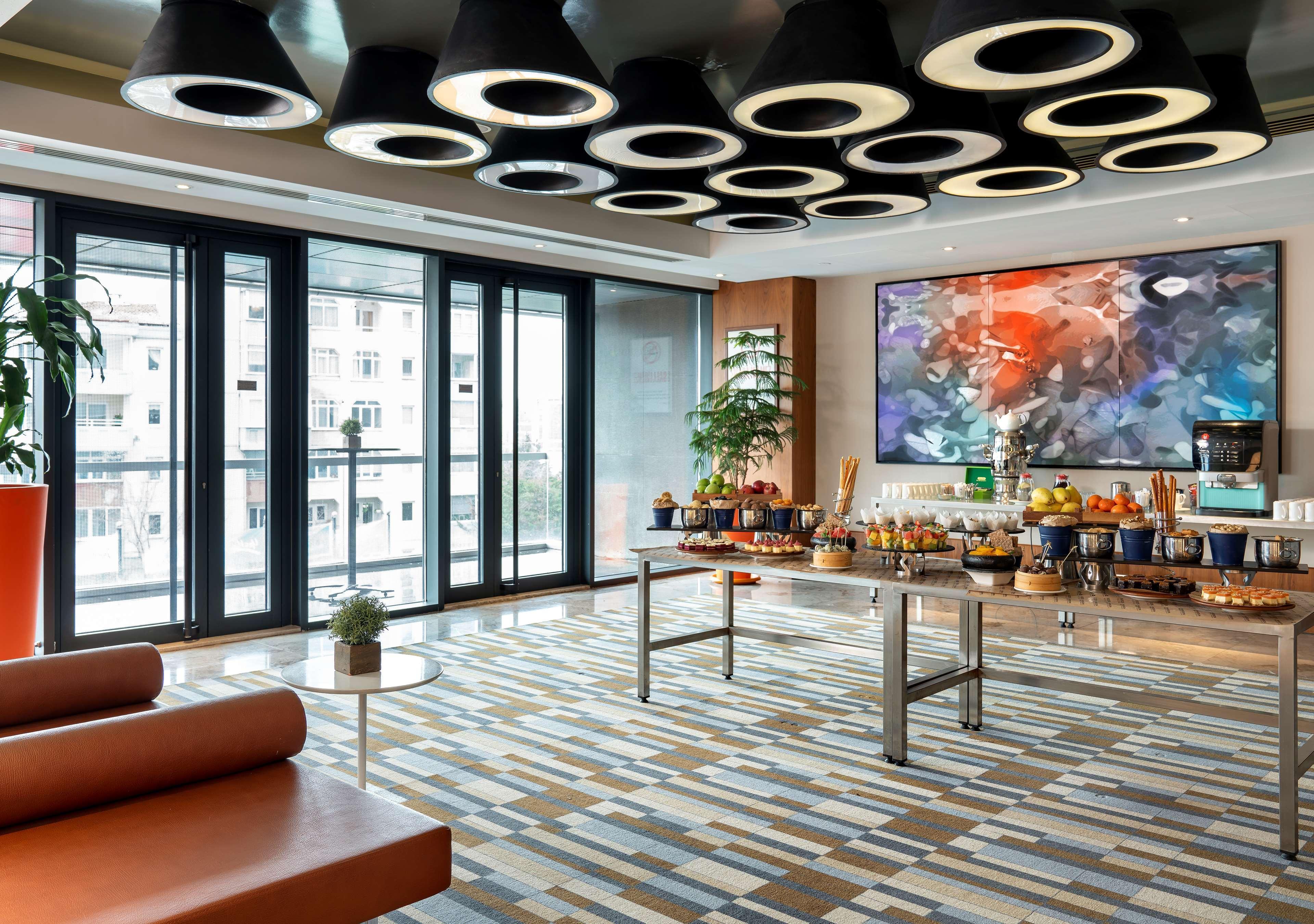Radisson Blu Hotel Istanbul Asia ภายนอก รูปภาพ The lobby of the hotel