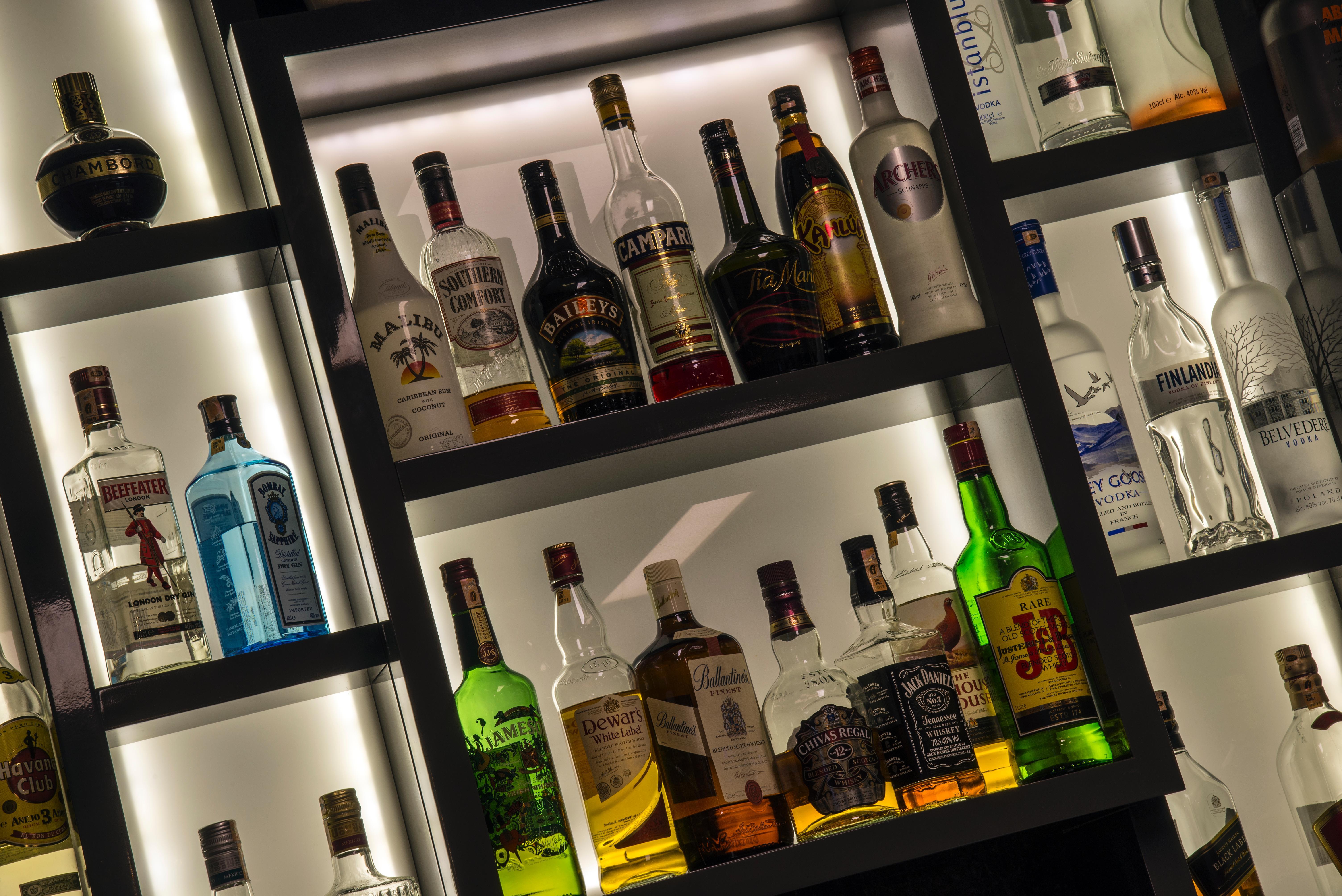 Radisson Blu Hotel Istanbul Asia ภายนอก รูปภาพ A selection of gins