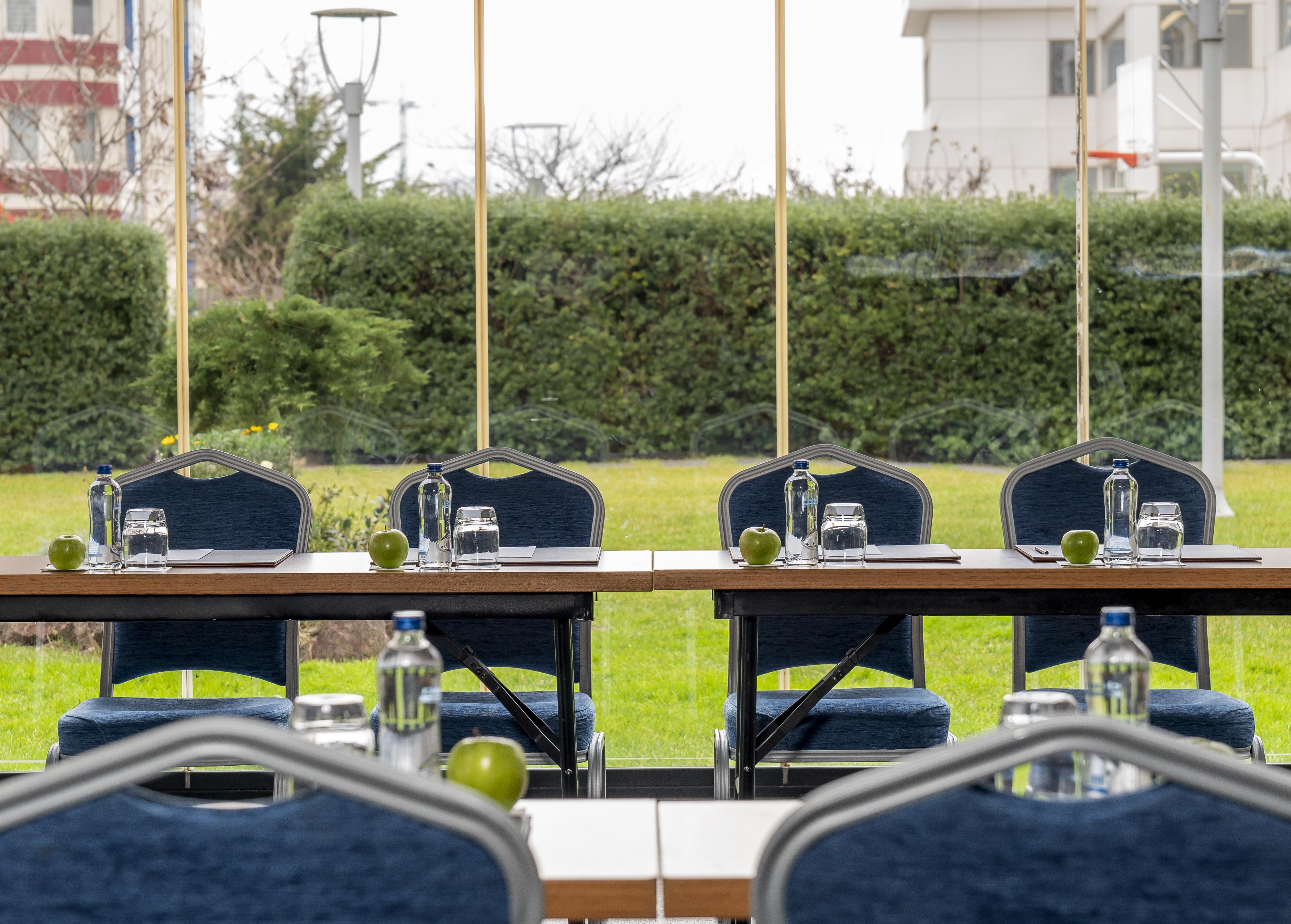 Radisson Blu Hotel Istanbul Asia ภายนอก รูปภาพ Meeting room