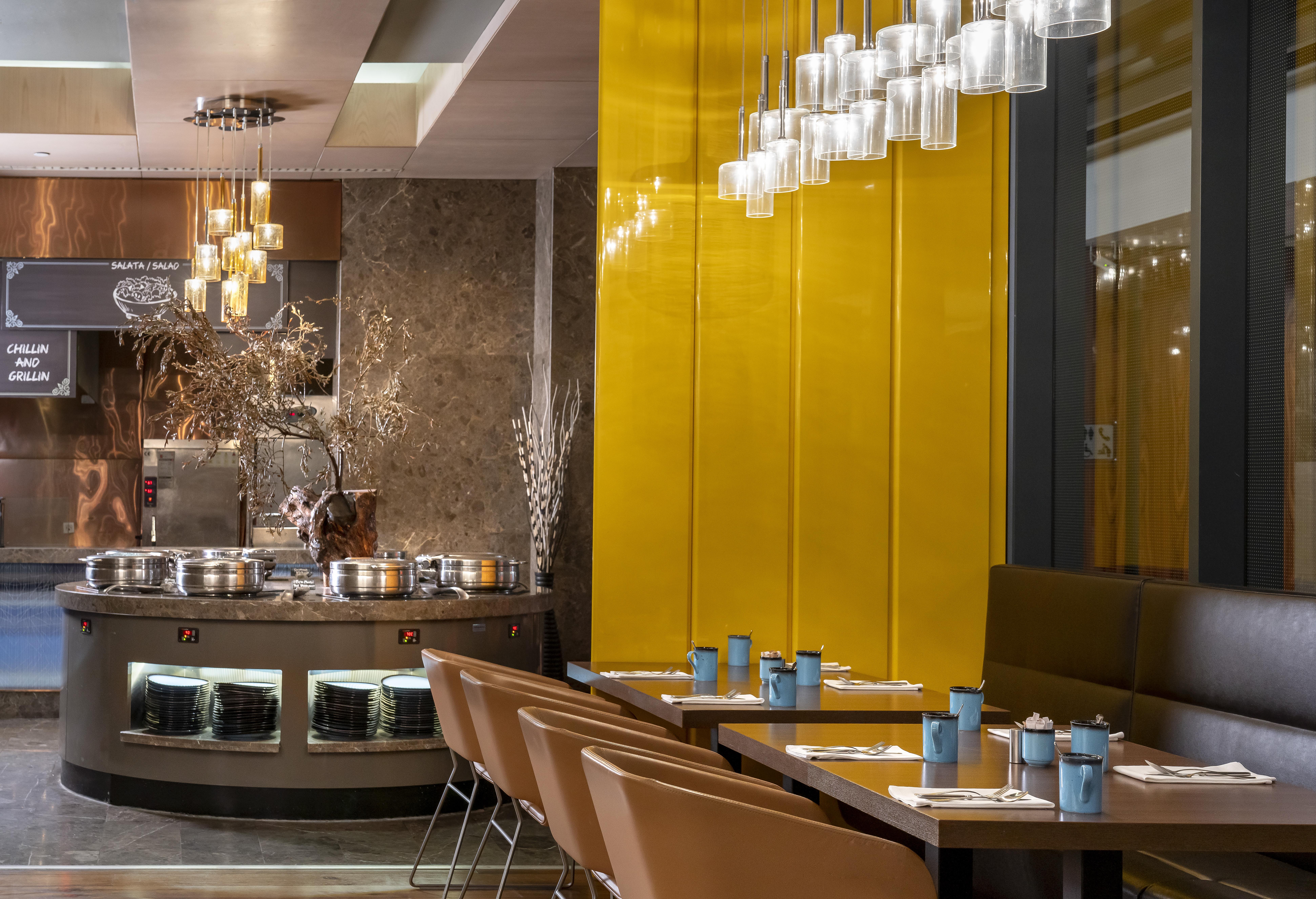 Radisson Blu Hotel Istanbul Asia ภายนอก รูปภาพ The interior of the restaurant