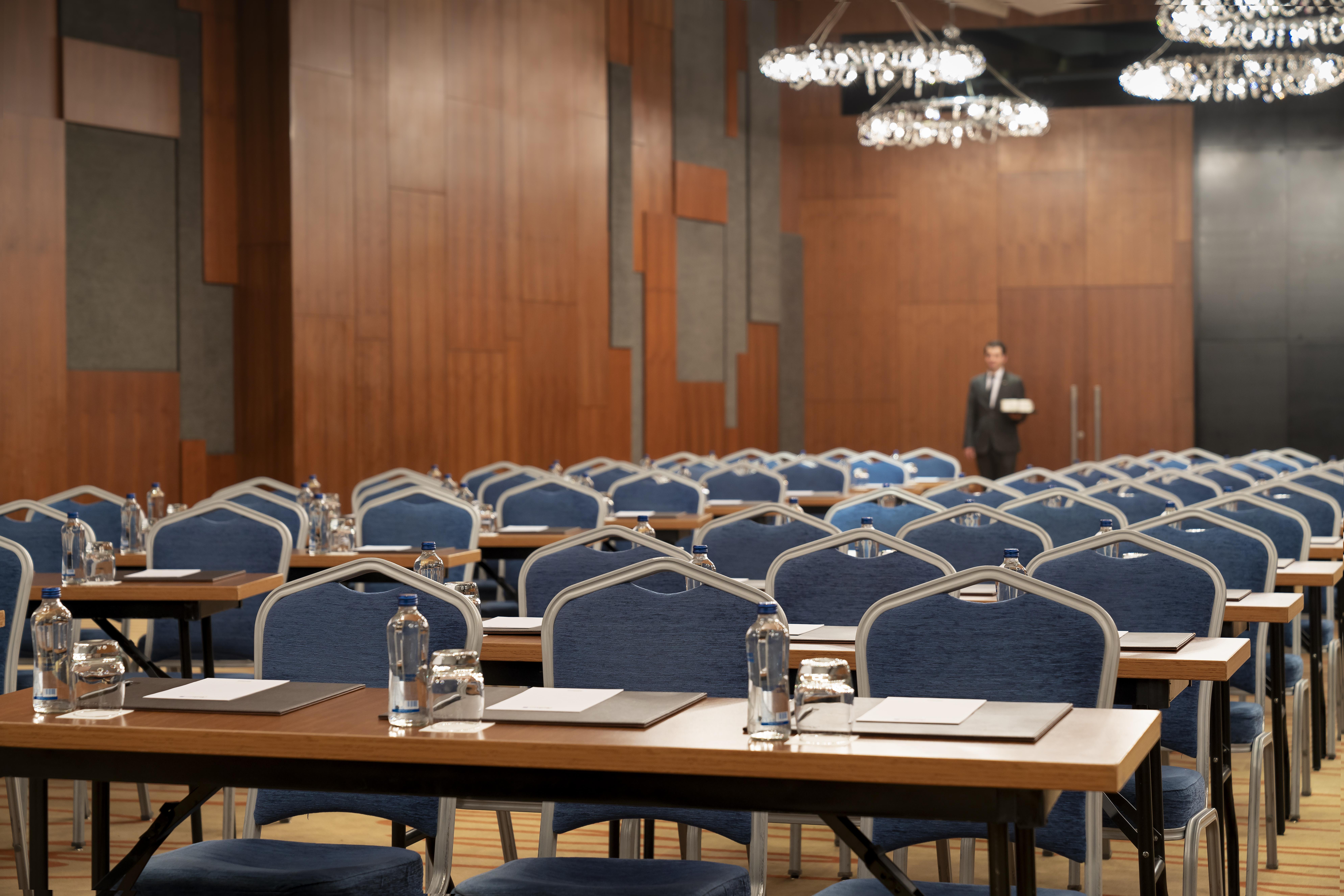 Radisson Blu Hotel Istanbul Asia ภายนอก รูปภาพ The conference room of the European University