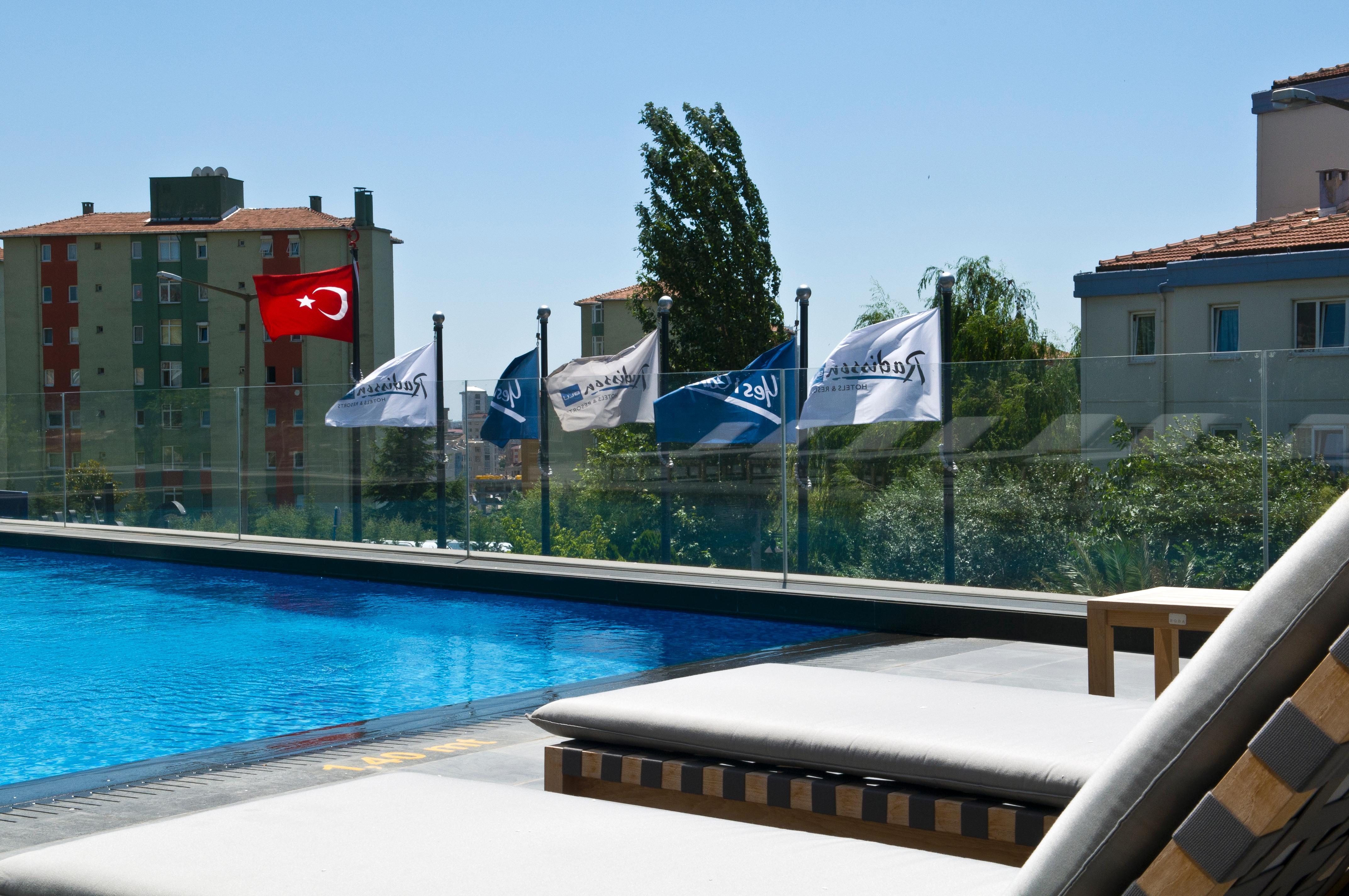 Radisson Blu Hotel Istanbul Asia ภายนอก รูปภาพ A pool in Turkey