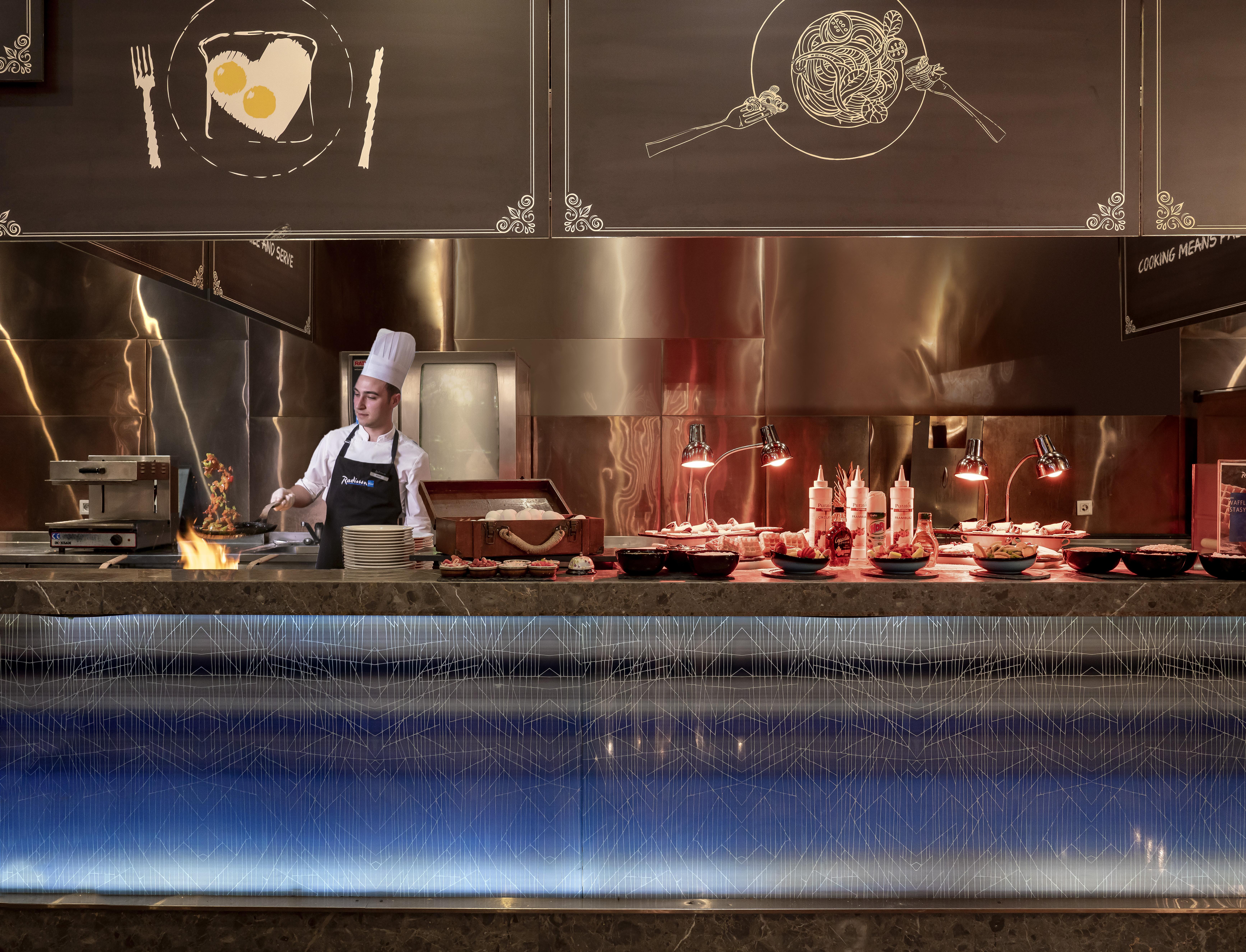 Radisson Blu Hotel Istanbul Asia ภายนอก รูปภาพ A live kitchen at the Conrad Hilton London St. George's Wharf